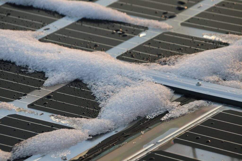 Päikesepaneelide tootlikkus talvel