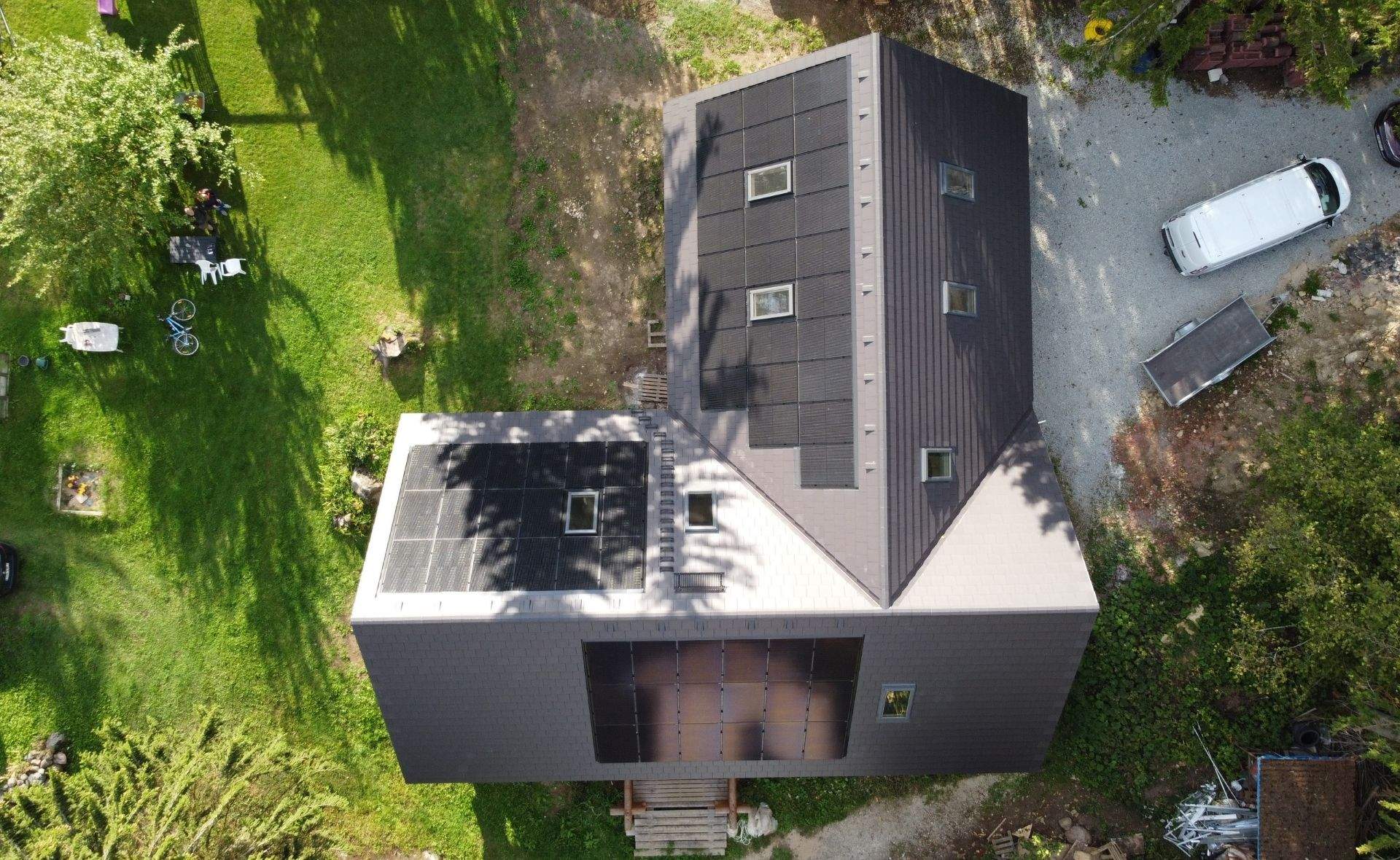 Integreeritud päikesepaneelidega katus