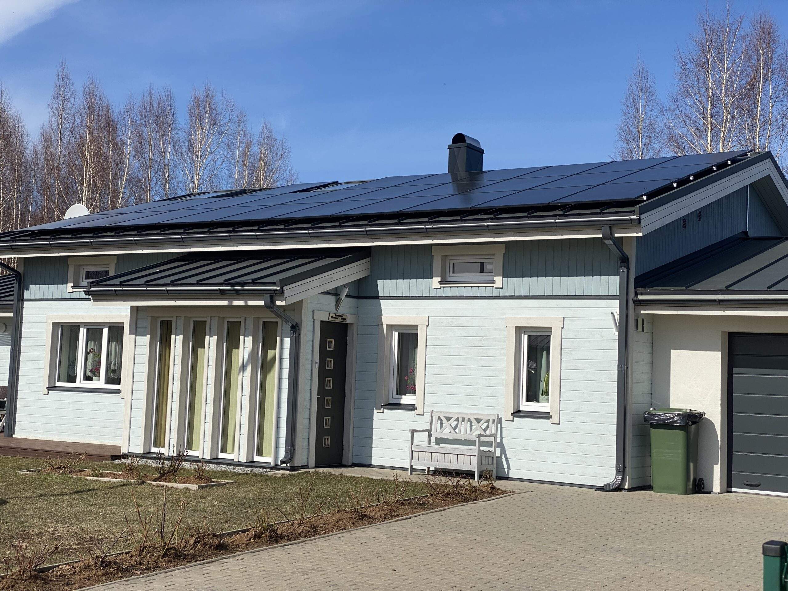 Valtspekk-katus päikesepaneelidega 10 kW